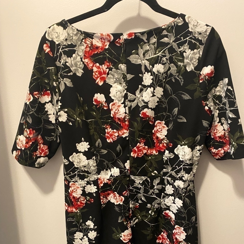 Banana Republic Black, White, Red Floral 3/4 sleeve Sheath Dress size 10 - Picture 3 of 4
